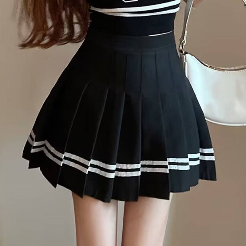 0022 Black strip shorts